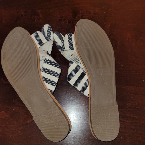 Sandals - Picture 3 of 3